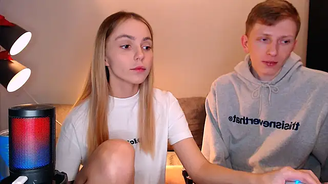 juliaanddima online show from November 2025 08:46:02 AM