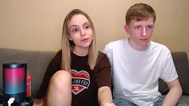 juliaanddima online show from April 2026 10:38:02 PM