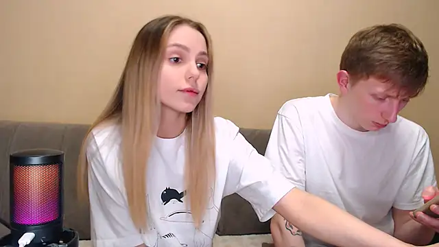 juliaanddima online show from February 2026 10:53:01 PM