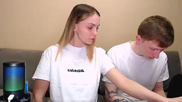 juliaanddima online show from April 2026 10:26:02 PM