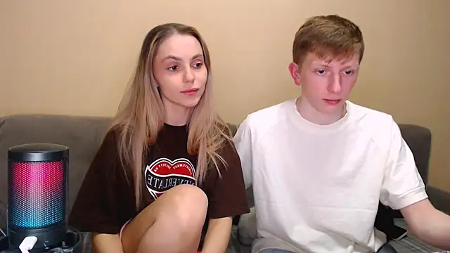 juliaanddima online show from February 2026 11:16:01 PM