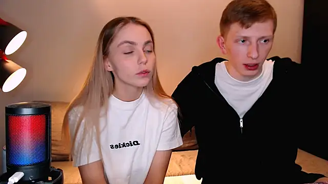 juliaanddima online show from November 2025 09:25:01 PM