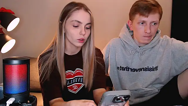 juliaanddima online show from December 2025 10:37:01 PM