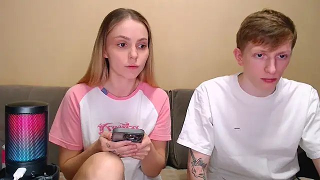 juliaanddima online show from February 2026 10:43:01 PM