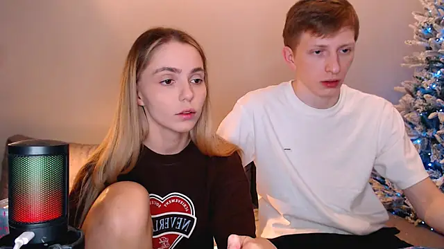 juliaanddima online show from December 2025 10:24:01 PM