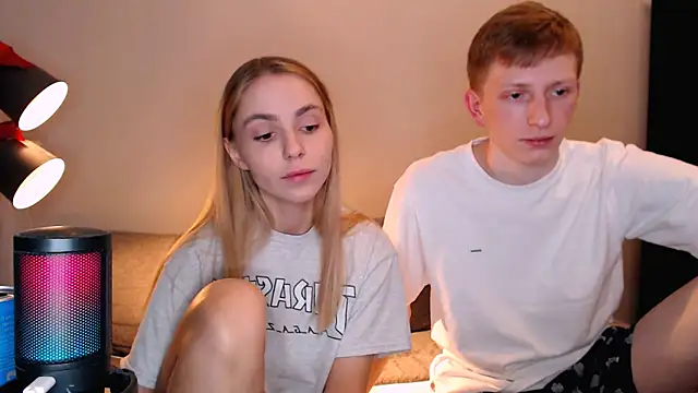 juliaanddima online show from November 2025 10:32:01 PM