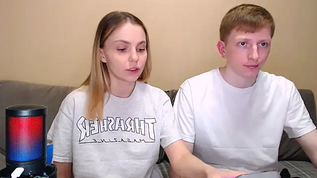 juliaanddima online show from April 2026 09:54:02 PM