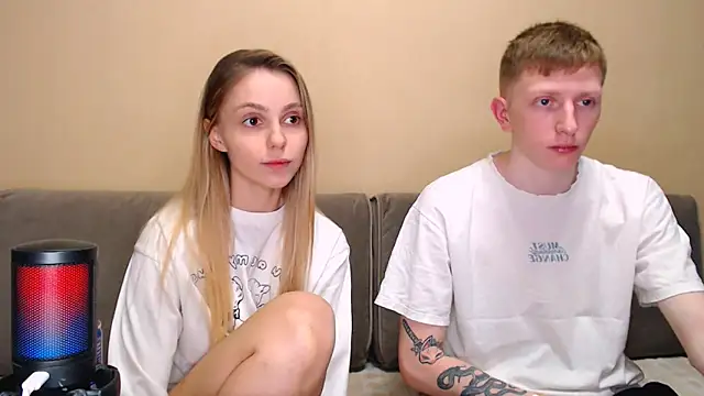 juliaanddima online show from March 2026 10:24:01 PM