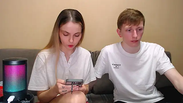 juliaanddima online show from February 2026 10:39:01 PM