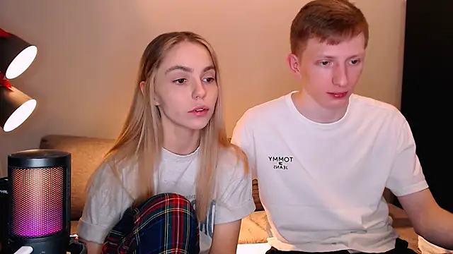 juliaanddima online show from November 2025 10:24:01 PM