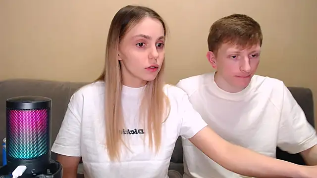 juliaanddima online show from February 2026 10:18:01 PM