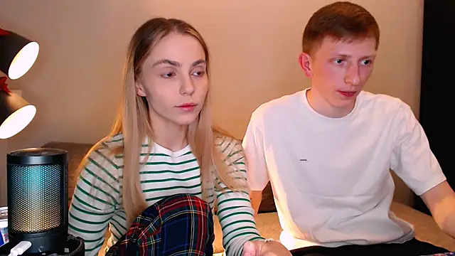 juliaanddima online show from November 2025 09:46:01 PM