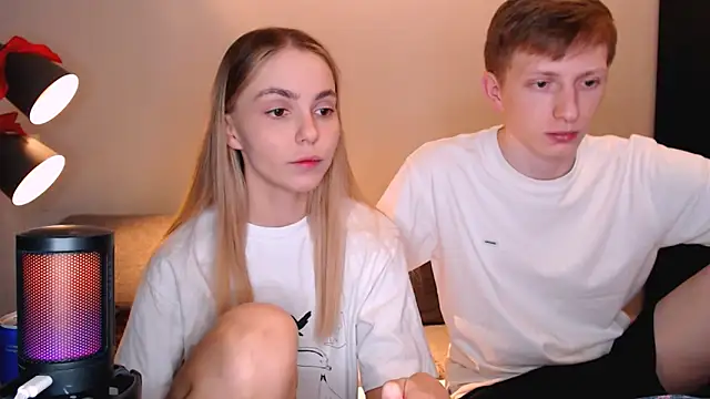 juliaanddima online show from December 2025 10:04:01 PM