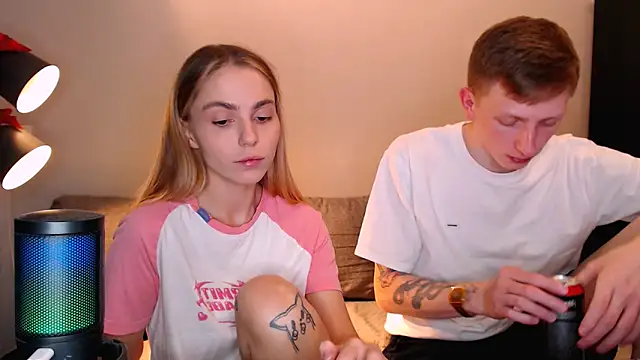 juliaanddima online show from November 2025 10:02:02 PM