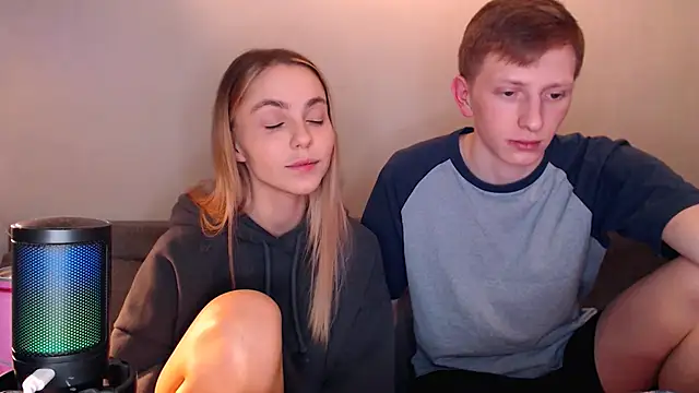 juliaanddima online show from December 2025 09:36:02 PM