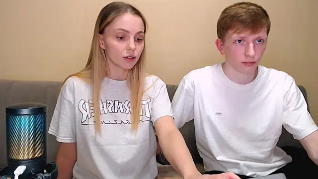 juliaanddima online show from February 2026 11:15:02 PM