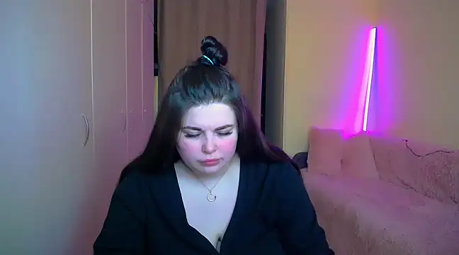 Emily Mo online show from March 2025 09:24:02 AM