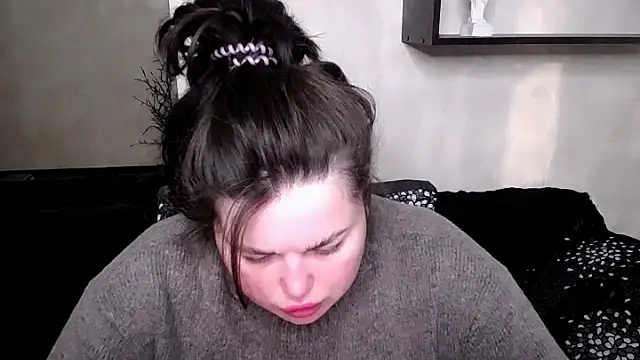 Emily Mo online show from October 2025 05:29:01 AM