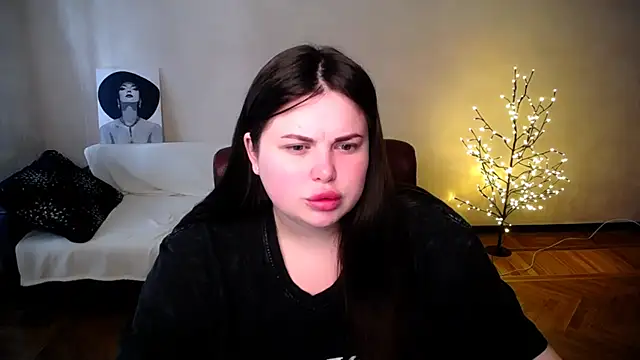Snapshot of Emily_Mo chatting on June 2026 06:18:02 AM Emily Mo online show from June 2026 06:18:02 AM