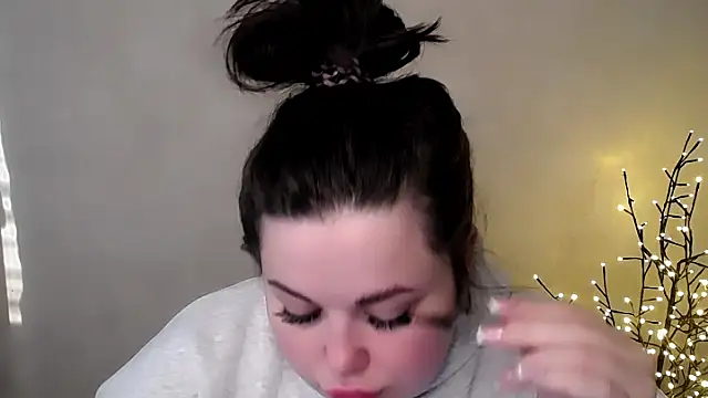 Emily Mo online show from November 2025 06:58:01 AM