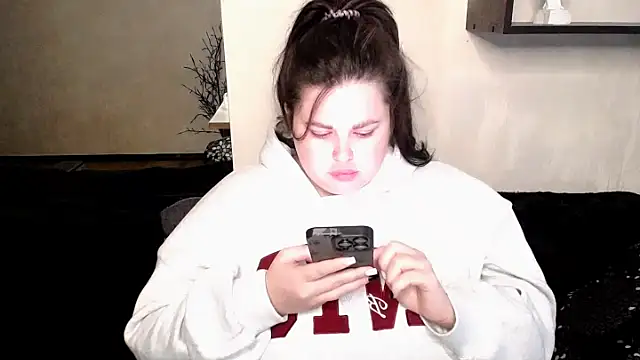 Emily Mo online show from October 2025 06:36:02 AM