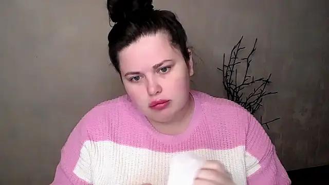 Emily Mo online show from November 2025 05:44:01 AM