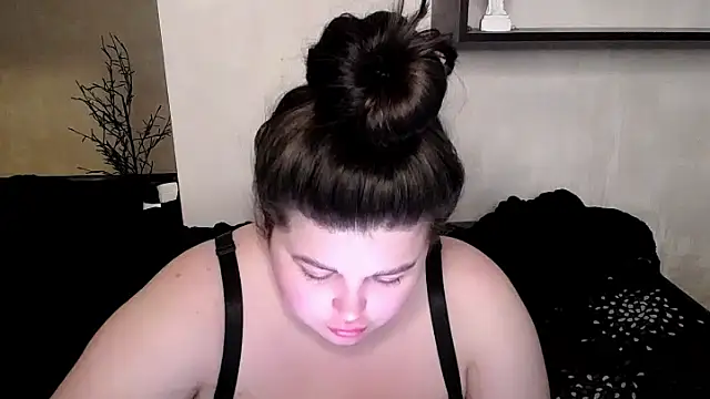 Emily Mo online show from November 2025 06:50:01 AM