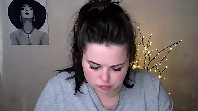 Emily Mo online show from September 2025 05:57:01 AM