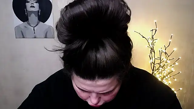 Emily Mo online show from October 2025 05:42:02 AM