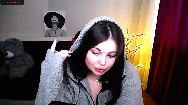 Emily Mo online show from February 2025 11:11:01 AM