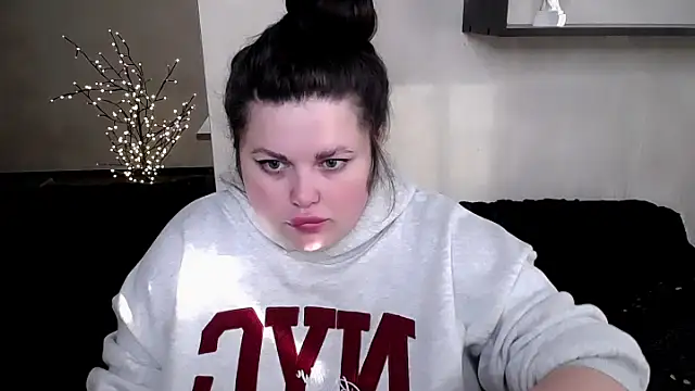 Emily Mo online show from November 2025 06:28:01 AM