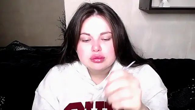 Emily Mo online show from October 2025 08:13:01 AM