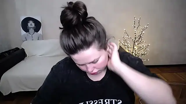 Emily Mo online show from May 2026 07:49:02 AM
