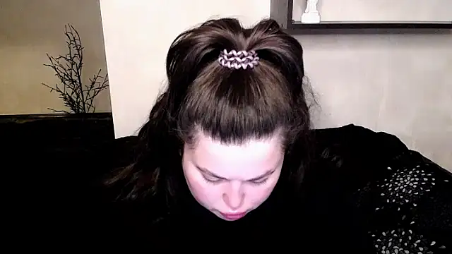 Emily Mo online show from November 2025 06:30:01 AM