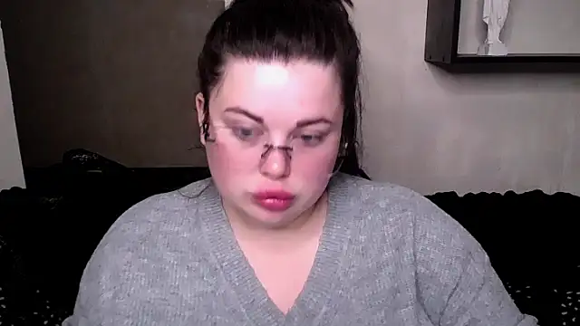 Emily Mo online show from October 2025 05:42:01 AM