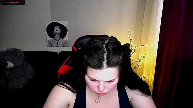 Emily Mo online show from February 2025 12:51:02 PM
