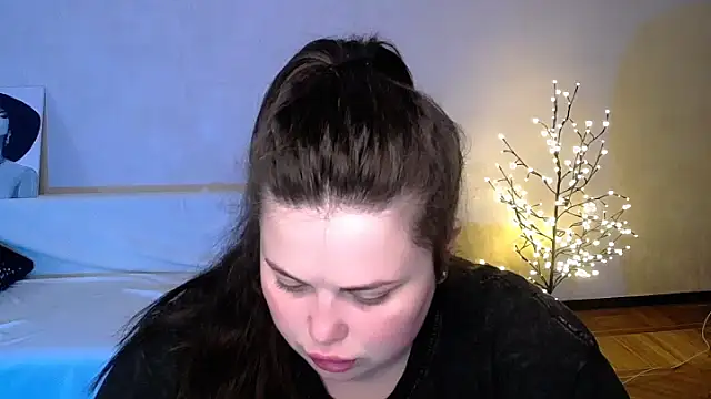 Snapshot of Emily_Mo chatting on June 2026 05:45:02 AM Emily Mo online show from June 2026 05:45:02 AM