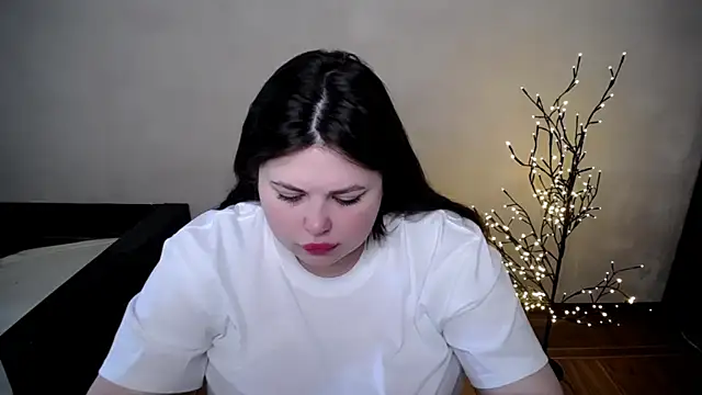 Emily Mo online show from May 2026 05:44:01 AM