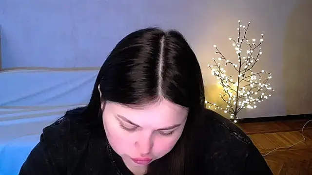 Snapshot of Emily_Mo chatting on June 2026 06:52:02 AM Emily Mo online show from June 2026 06:52:02 AM