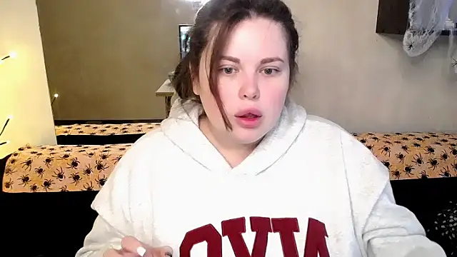 Emily Mo online show from October 2025 08:46:03 AM