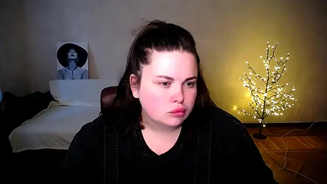Snapshot of Emily_Mo chatting on June 2026 05:35:01 AM Emily Mo online show from June 2026 05:35:01 AM
