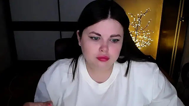 Snapshot of Emily_Mo chatting on July 2026 06:14:01 AM Emily Mo online show from July 2026 06:14:01 AM