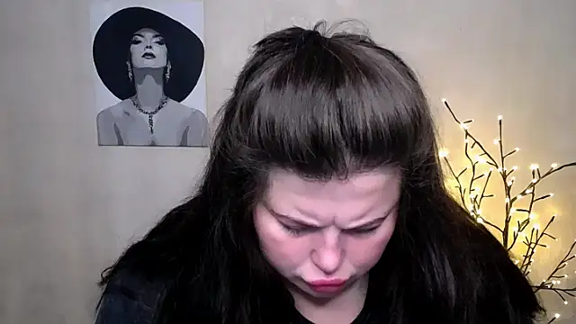 Emily Mo online show from September 2025 05:50:02 AM