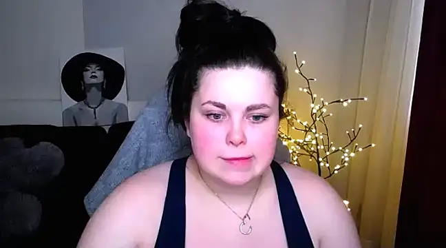 Emily Mo online show from March 2025 09:43:02 AM