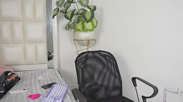 Anais aradia online show from September 2025 04:52:01 AM