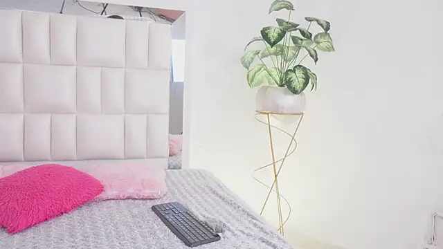 Anais aradia online show from February 2025 04:57:02 AM