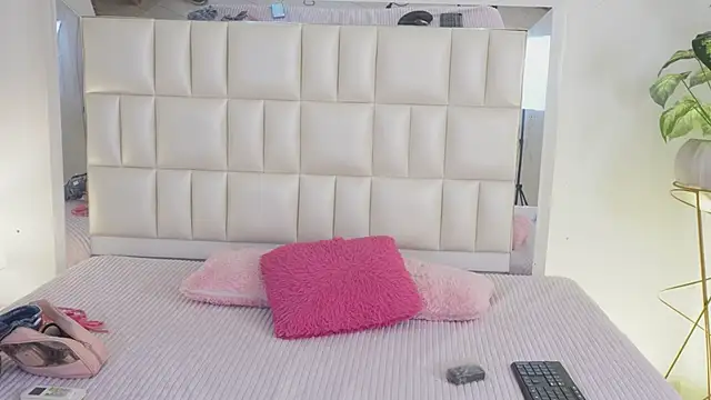 Anais aradia online show from February 2025 05:05:02 AM