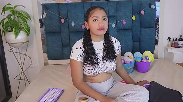 Anais aradia online show from April 2026 06:37:02 AM