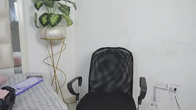 Anais aradia online show from September 2025 06:18:02 AM