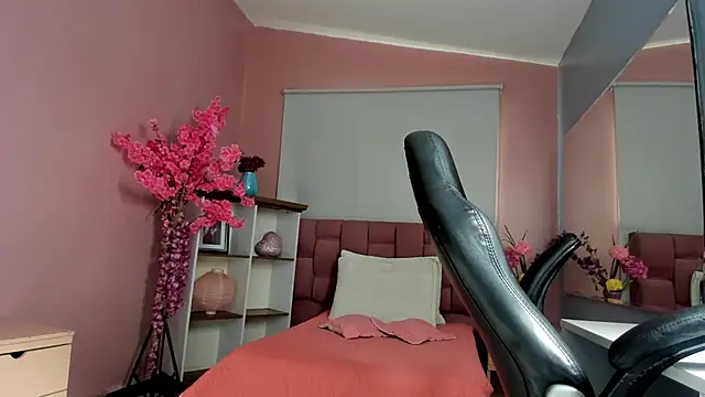 mia thompsonn  online show from November 2025 02:32:01 PM